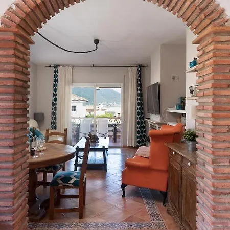 Tranquil Private 4-bed With Mountain Views Prázdninový dům