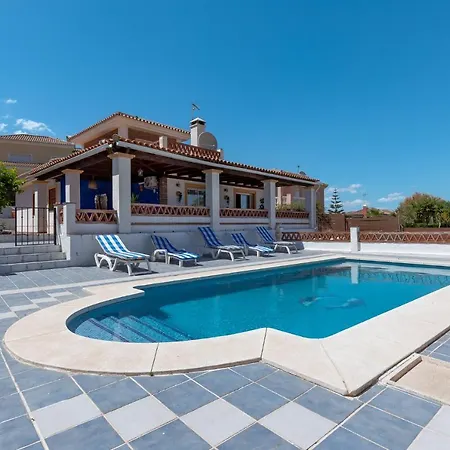Tranquil Private 4-bed With Mountain Views Prázdninový dům