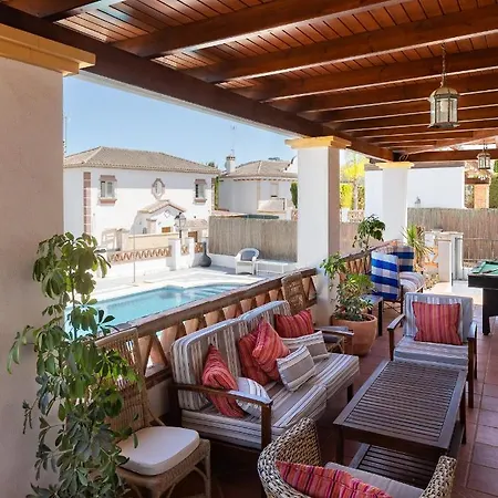 Tranquil Private 4-bed With Mountain Views