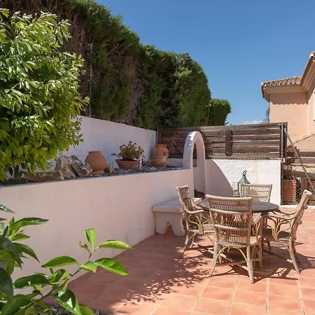 Tranquil Private 4-bed With Mountain Views *